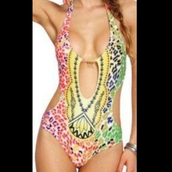 Bikini - Picture 6 of 9